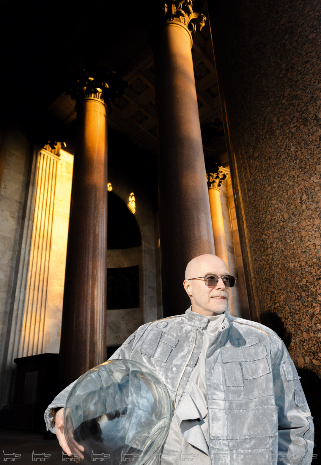 Тренч и шарф STUDIO SLOW, костюм DANADA