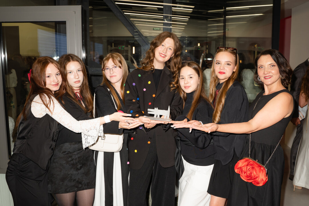 Катя Гущина и ученицы 170 школы Автозаводского района