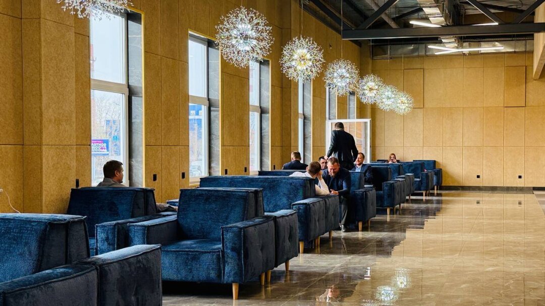 «Конгресс-холл» — новая перспективная площадка-партнер бренда «Мама Люба», с двумя залами: большим (до 600 человек) и малым (до 200 человек)