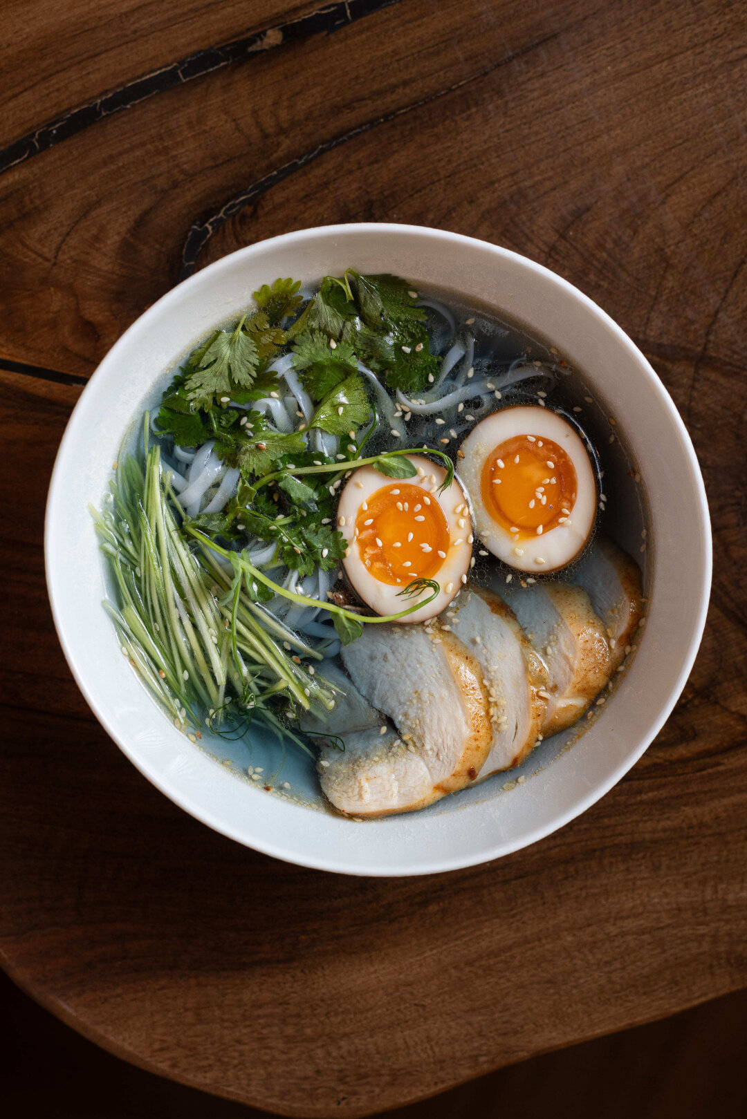 Тот самый голубой рамен с цыпленком, 650 рублей