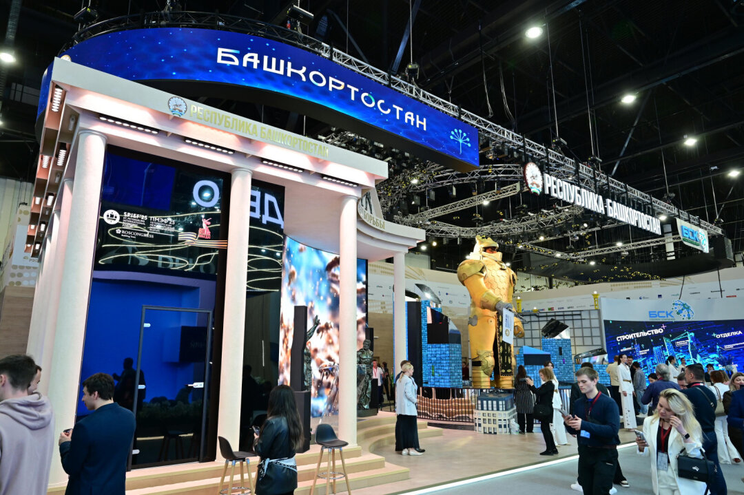 Композиция стенда была выстроена вокруг одного из флагманских проектов - кампуса Евразийского научно-образовательного центра