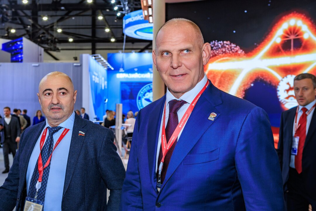 Стенд Башкортостана посетило множество друзей республики: как, например, сенатор, трехкратный олимпийский чемпион Александр Карелин