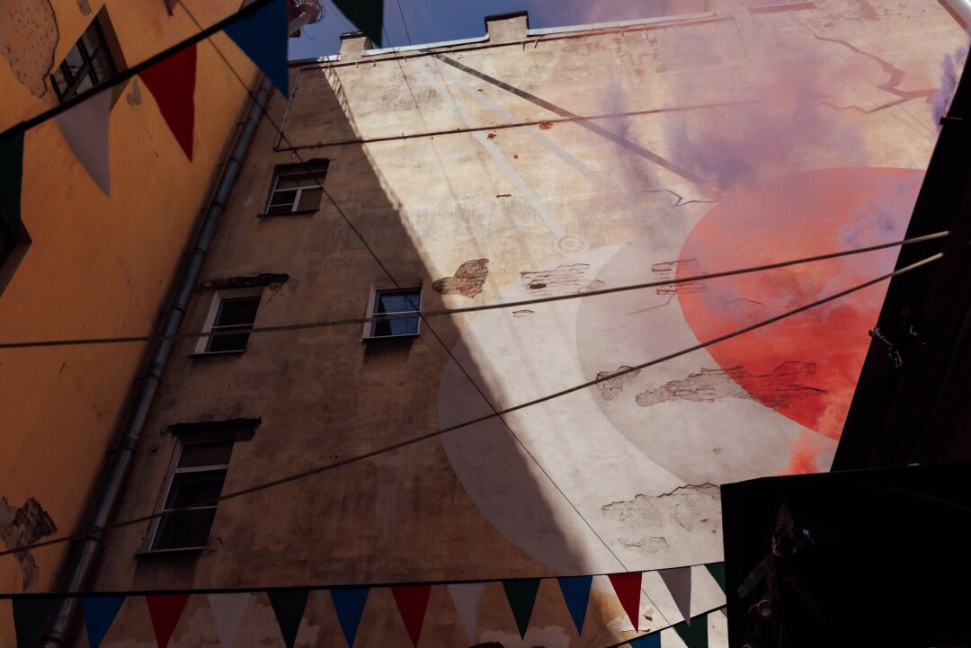 Двор арт-центра «Пушкинская-10» во время Праздника Дома