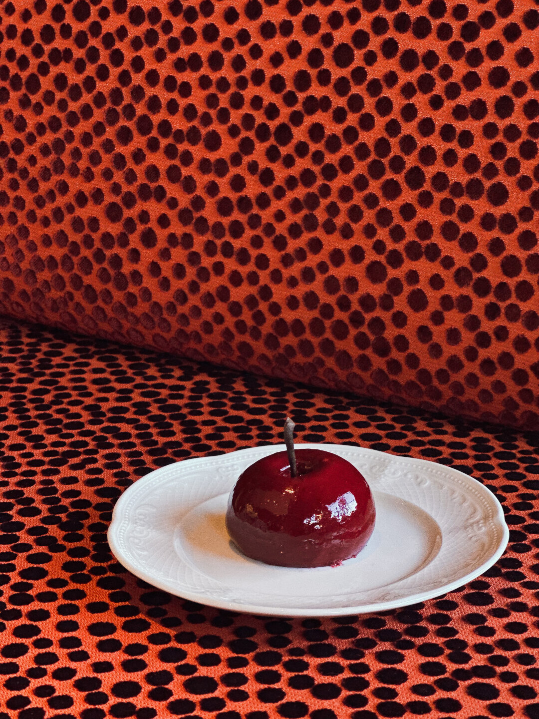 Пирожное в виде вишни в Red Cup