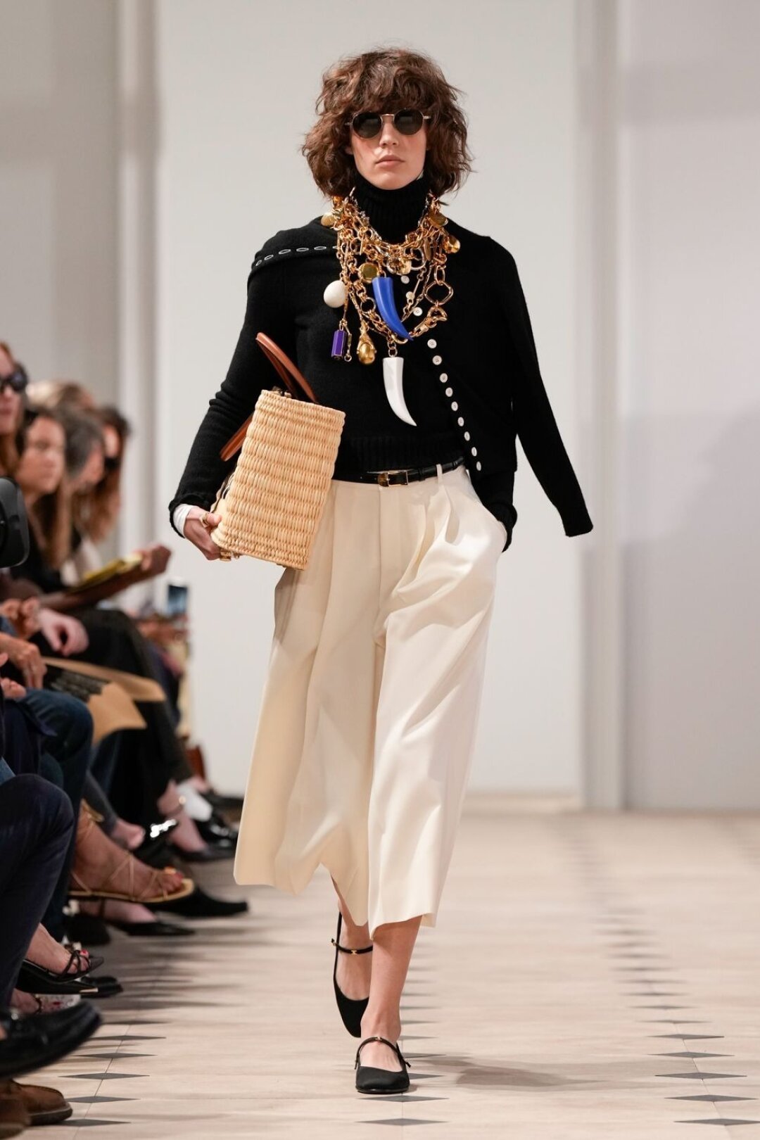 Мастхэв — кулон-бивень имени Дианы Вриланд