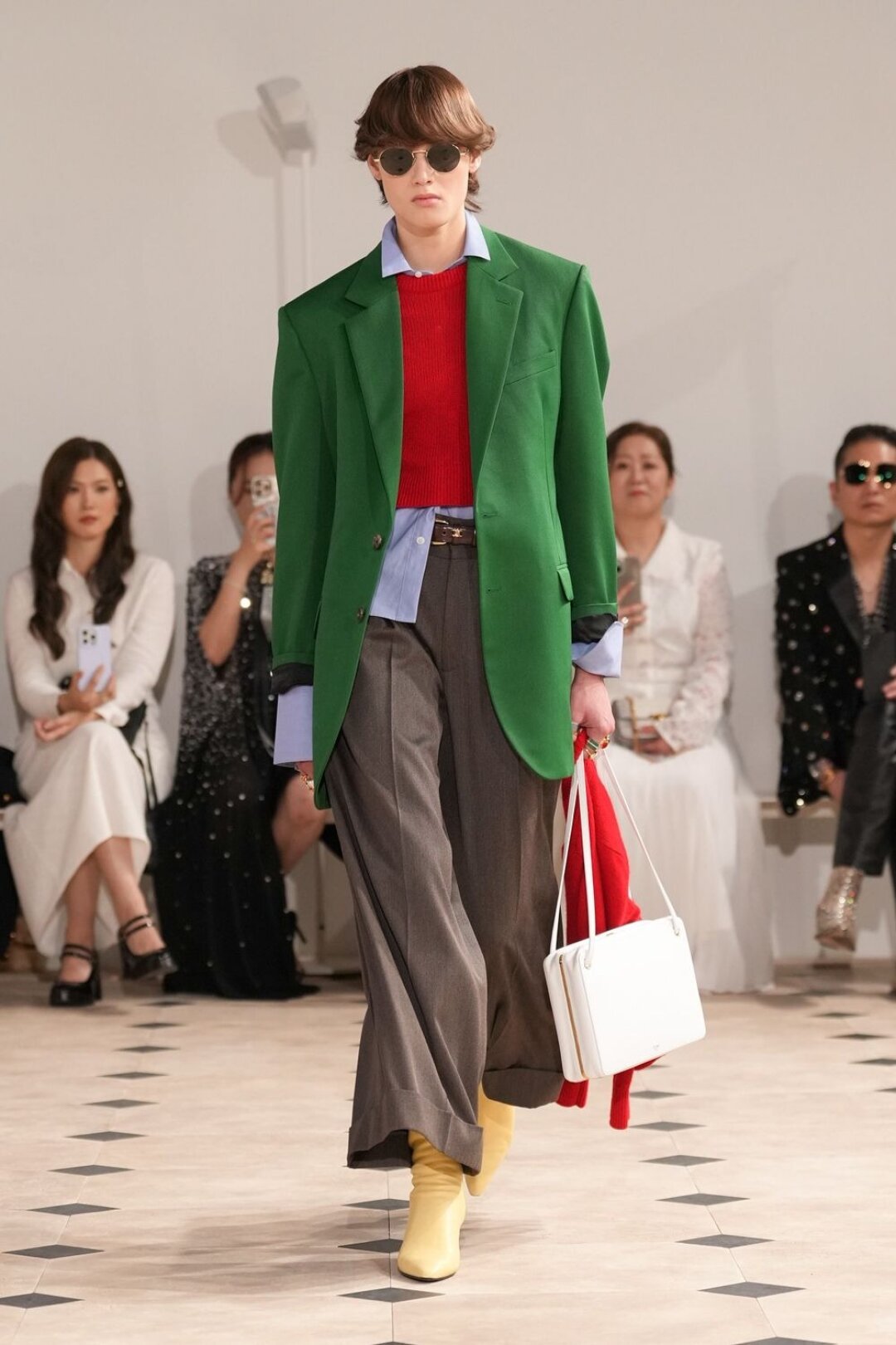 Урок колорблока: красный + зеленый + белый + желтый + голубой + бежевый