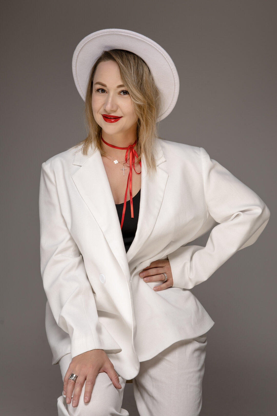 Надежда Усова Основатель кондитерской студии «Все в шоколаде», член организации «Опора России», спикер и член жюри городских кондитерских конкурсов