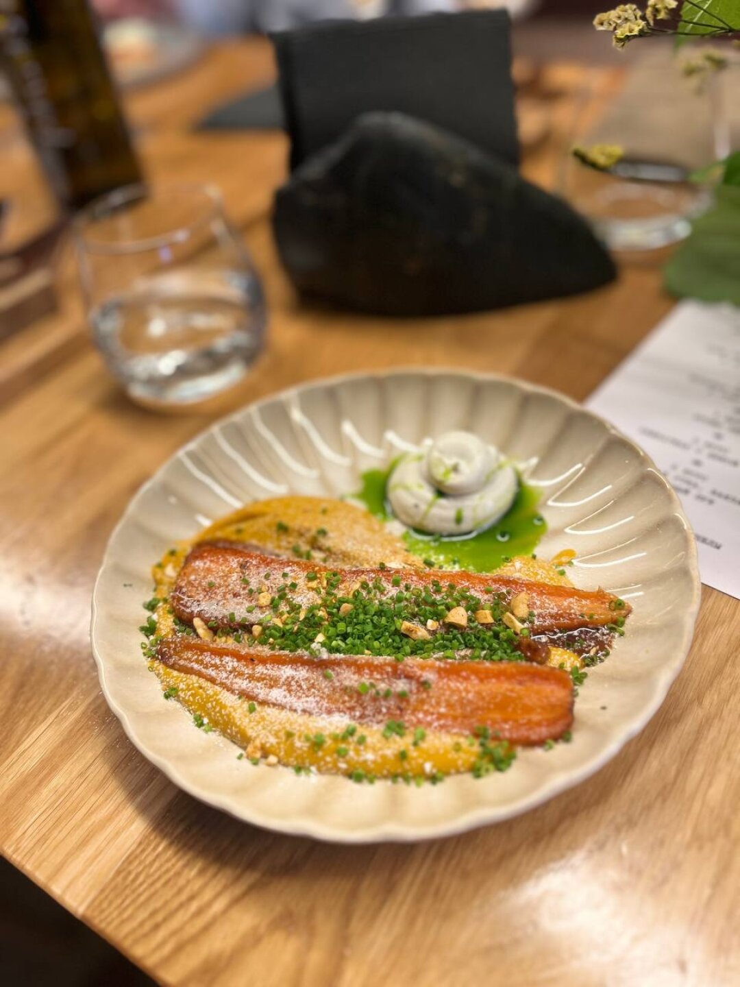 Молодая морковь, корот и голубой сыр