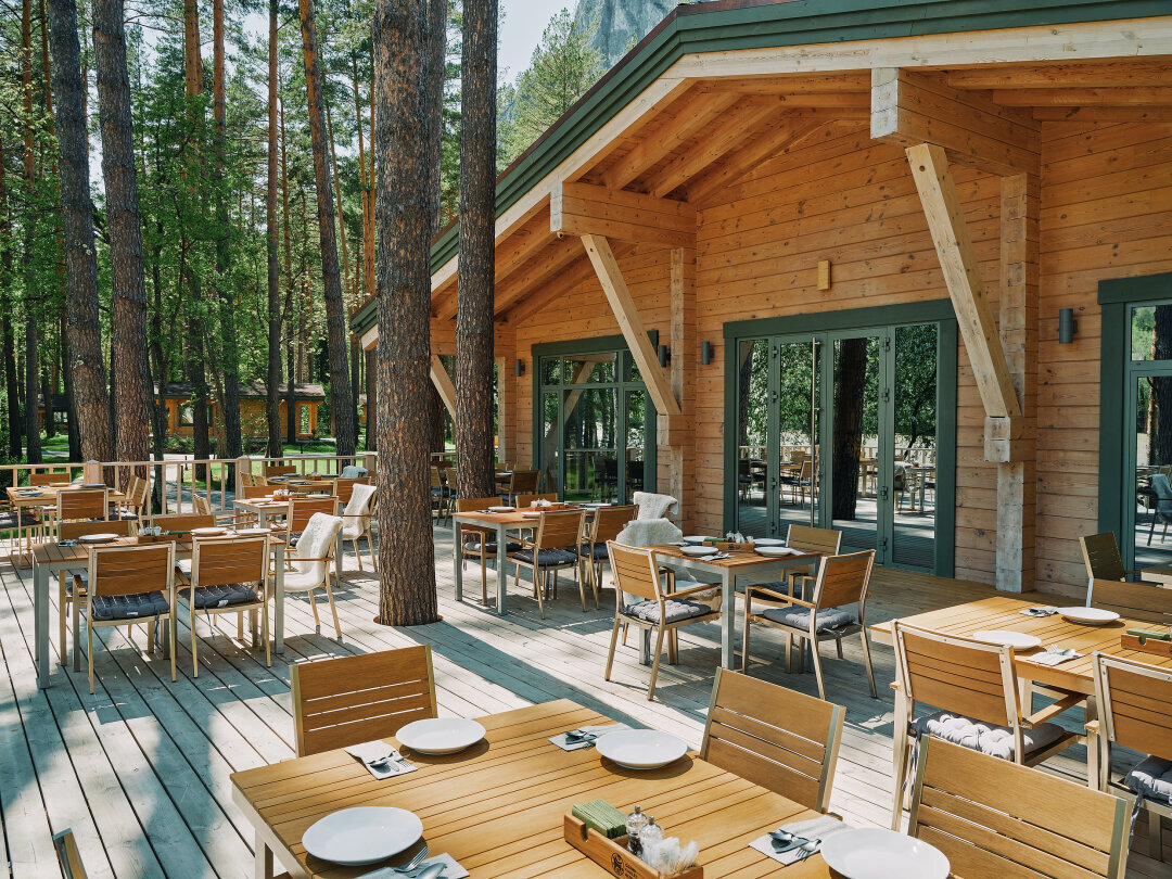 Ресторан «Сосны» на курорте Grand Chalet Altay