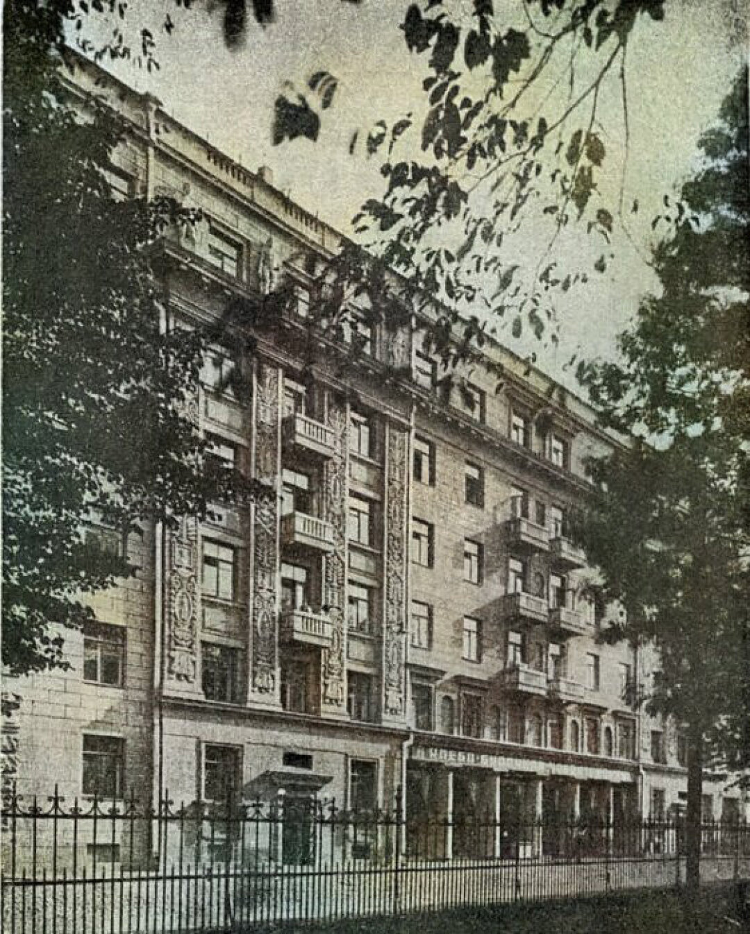 Здесь будет Closer: дом начсостава ВМФ — памятник архитектуры сталинского неоклассицизма, включен КГИОПом в «Перечень вновь выявленных объектов