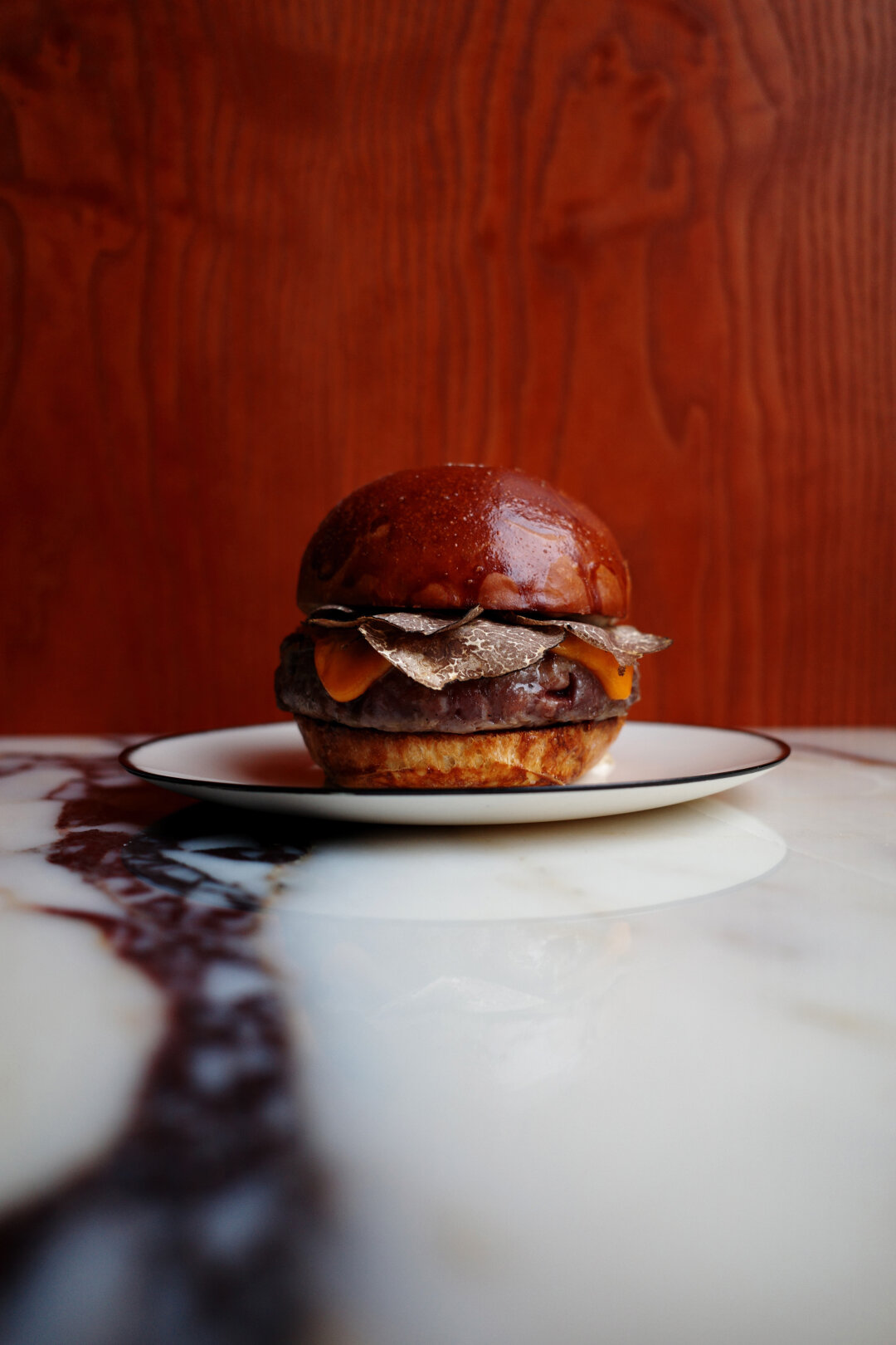 «Трюфельные бургеры мы вводим в меню только по важным праздникам вроде дня рождения Saro. При этом спрос неизменно большой: гости уже научены