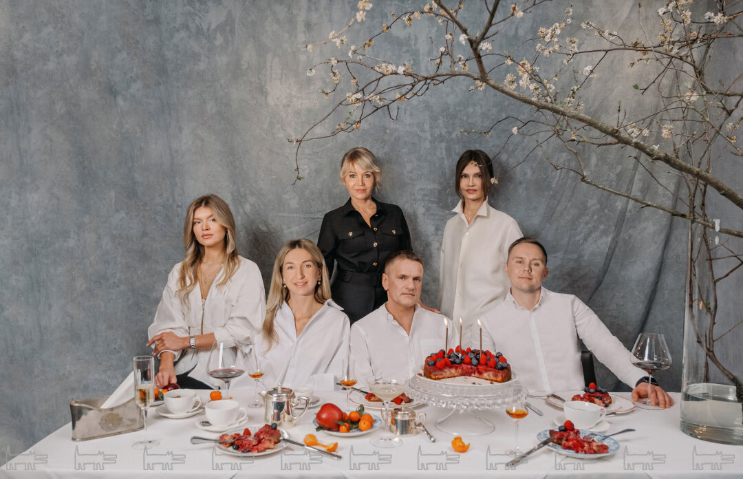 Наталья Цыпленко, Светлана Яковлева. Встречайте, команда VOX! Сверху вниз, слева направо: Светлана Яковлева, Наталья Цыпленко, Алла Дудкина, Татьяна Янова, Виталий Лобачев, Андрей Скрябин