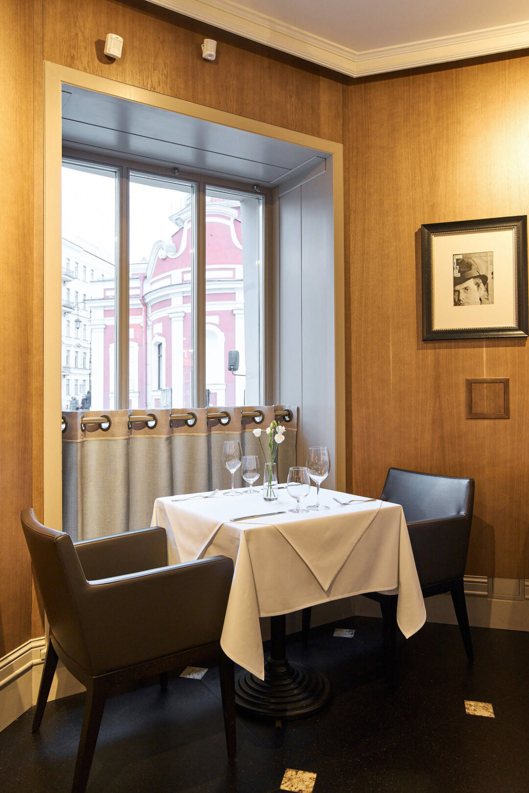 Светлана Яковлева и Наталья Цыпленко создали VOX из старой коммунальной квартиры, а его интерьер остается неизменным уже 20 лет