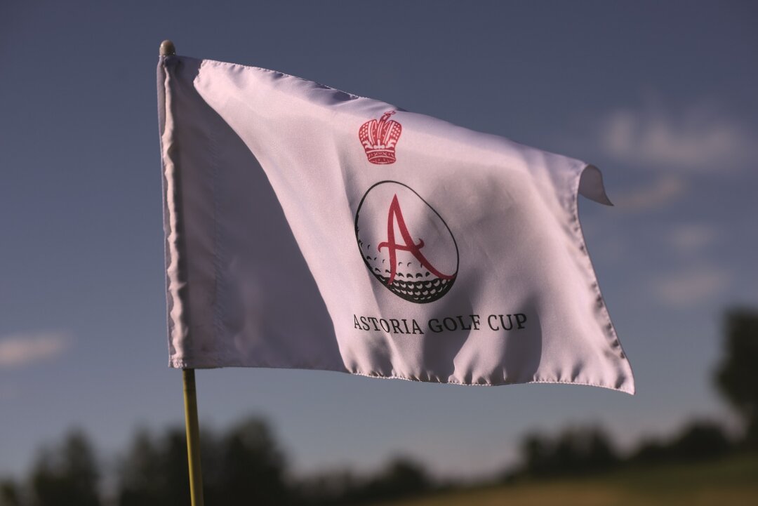 Пакуем вуды, айроны и веджи (и бейсболки Moncler!) для предстоящего гольф-турнира