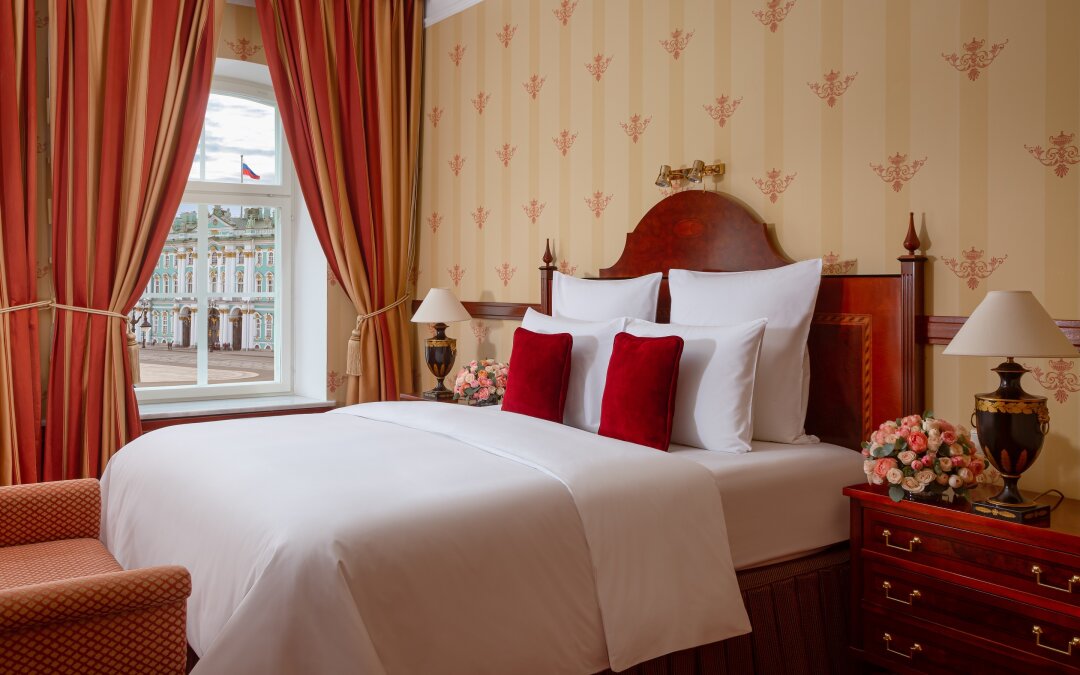 Уснули — за окном Эрмитаж, проснулись — за окном Эрмитаж. Да, это не сон!