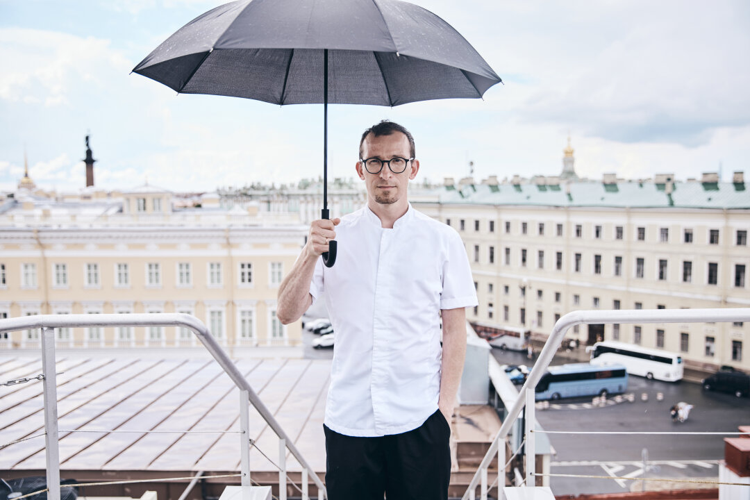 Бренд-шеф Николай Хвалынский учился в Копенгагене и Вильнюсе, устраивал гастроивенты (точнее, шоу-феерии) с мировыми звездами: Альбертом Адриа