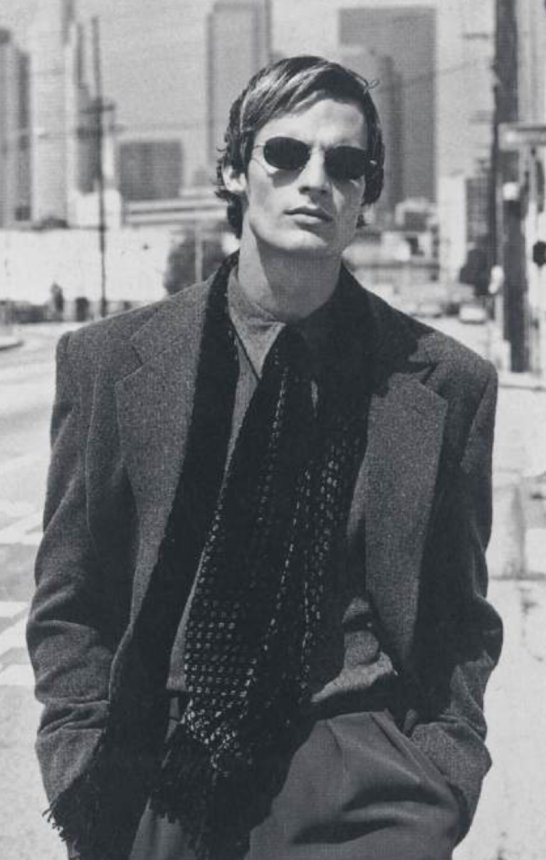 Джорджо Армани, мужская коллекция 1996 года, сфотографированная Питером Линдбергом. С непревзойденной легкостью Армани перешел от стиля 1980-х к