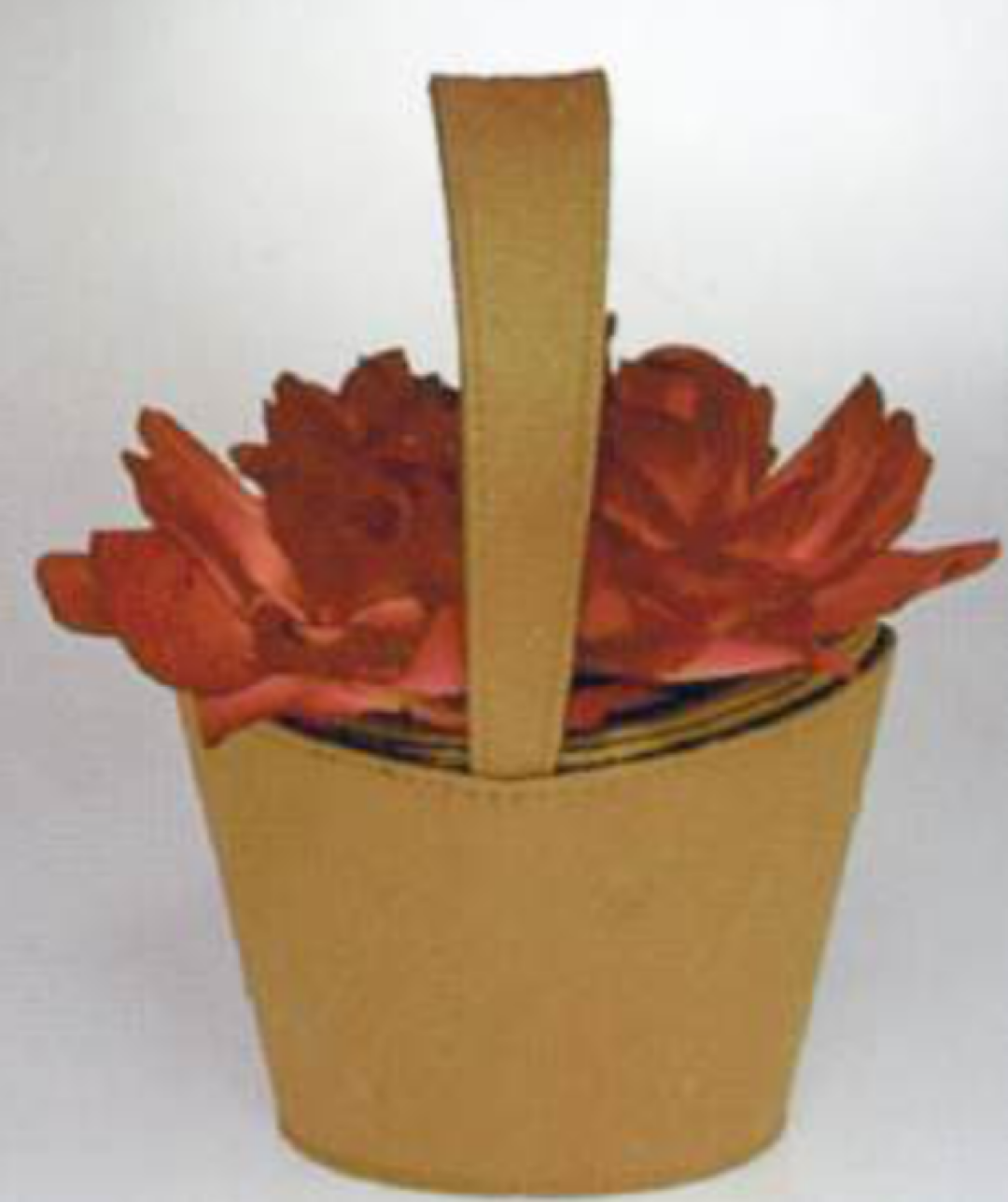 «Корзинка флориста» — сумочка от Лулу Гиннесс, 1996. Этот эксцентричный, изысканный дизайн с красными бархатными розами появился на волне моды на