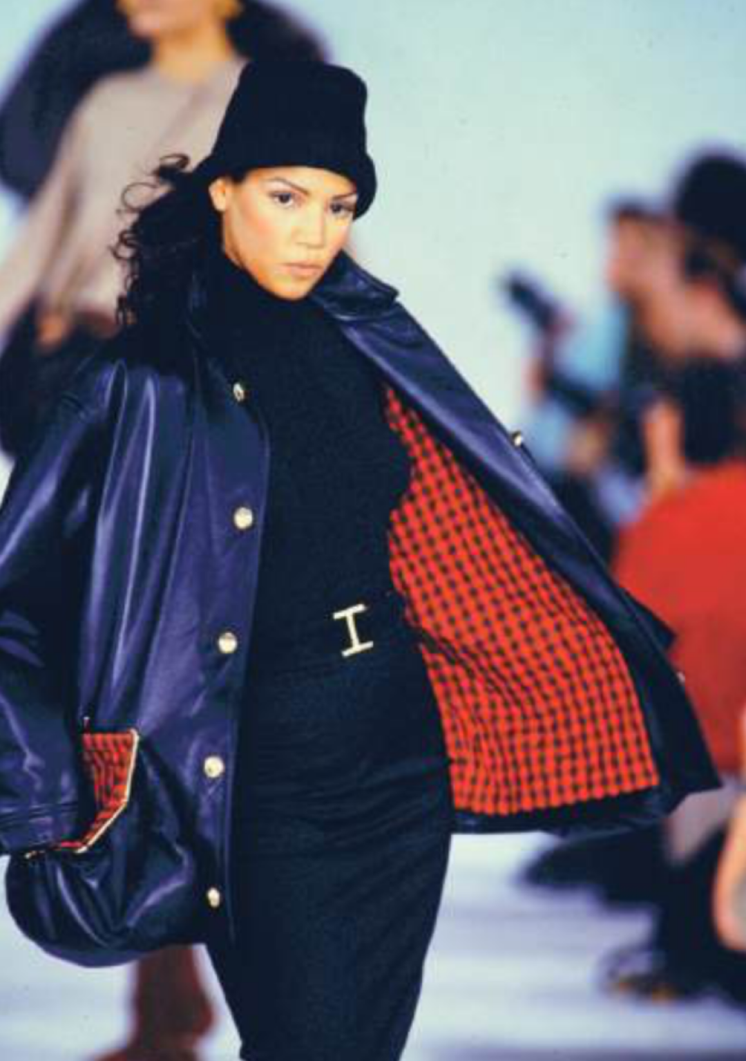 Айзек Мизрахи, осень/зима 1992–1993. С момента основания своей собственной компании в 1987 году Мизрахи «бедным родственником» высокой моды — стал