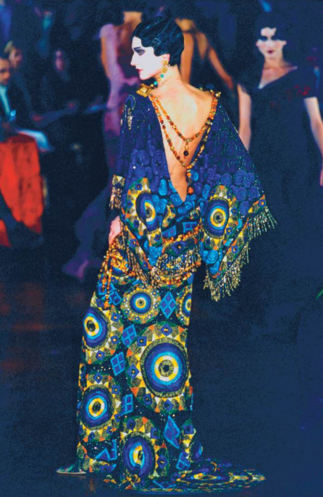 Создан, чтобы ослеплять: коллекция Джона Гальяно от-кутюр для модного дома Christian Dior, весна/лето 1997. Искусно отделанная ткань этой модели