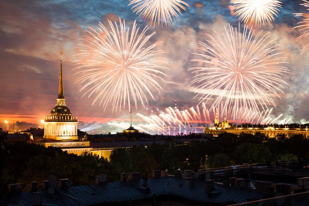 Пятизвездочный вид с террасы HI-SO: петербургские закаты и грандиозные салюты
