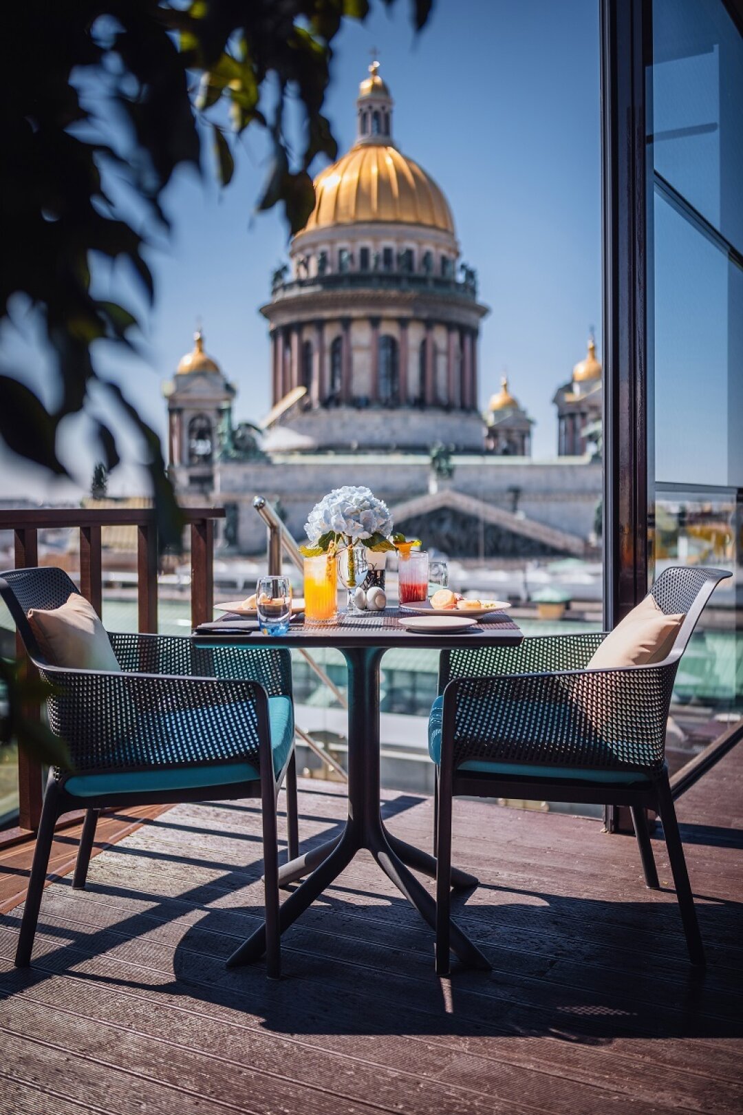 Пришла пора открытий гениальных: нет ничего лучше завтрака с видом на купол Исаакия