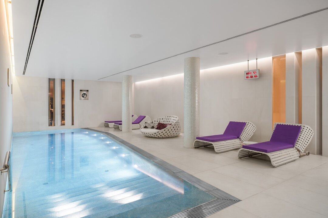 Чиназес! Сюда — в спа Urban Wellness Zone: массаж ног на платформе Bork и обертывание из морской воды Карибики и тропического масла St.Barth