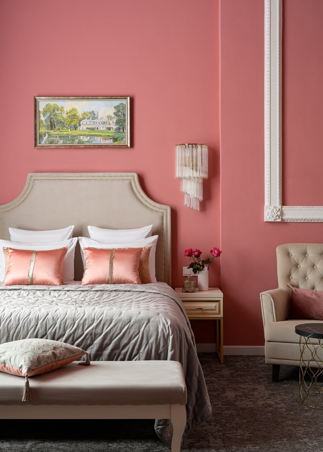 Любителям рокококора (и исторических интерьеров) посвящается: бронируем люкс «Дашкова» и медитируем на сохранившиеся розетки и канделябры XIX века