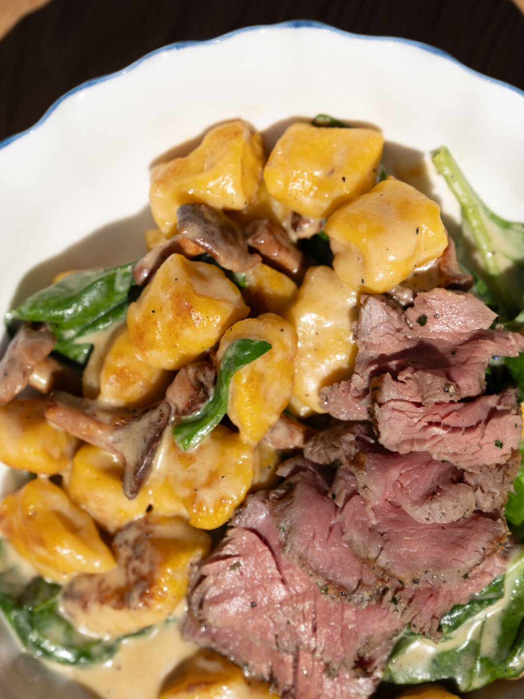 Тыквенные ньокки с лисичками и телятиной в Nolan Kitchen&Wine