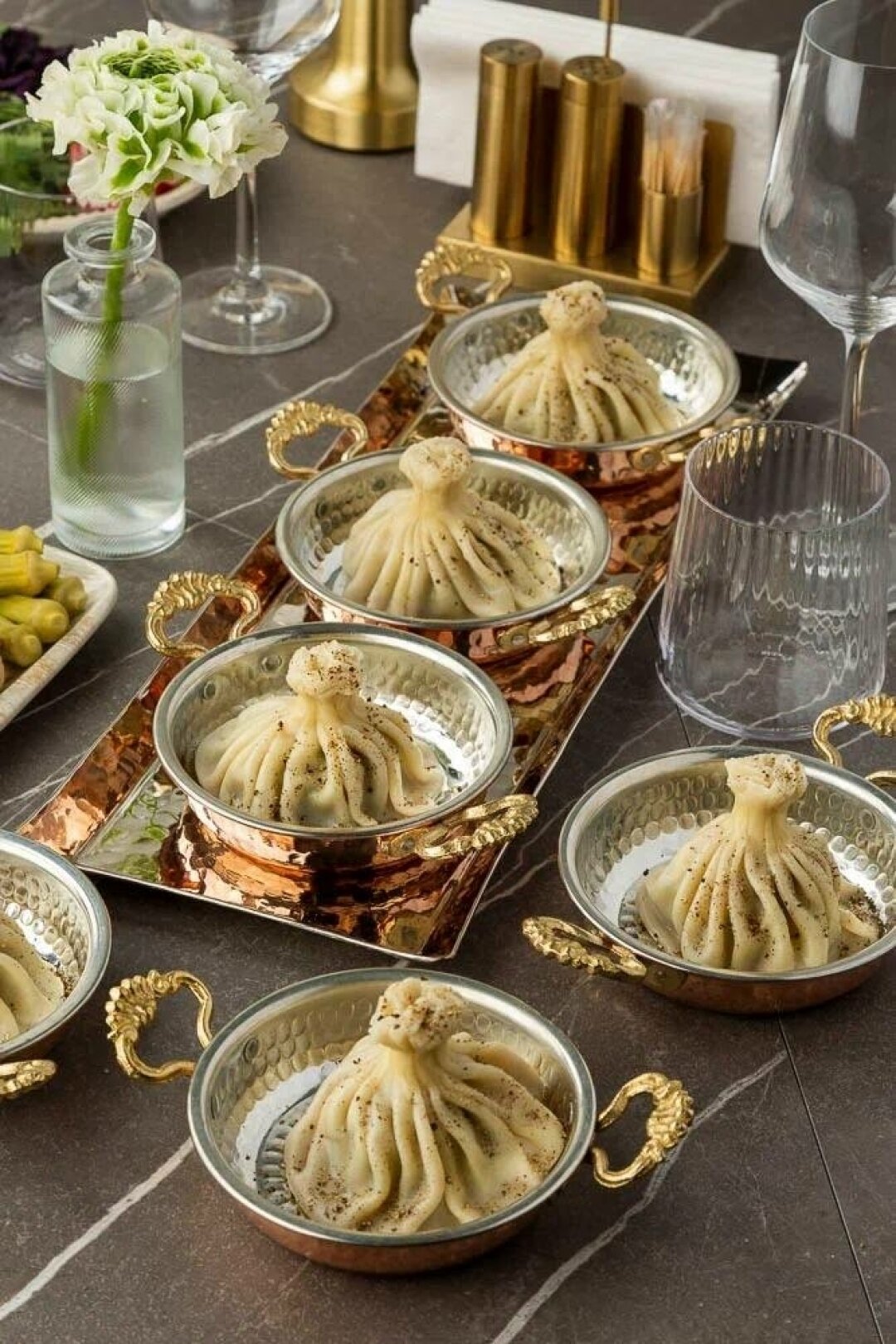 Хинкали с лисичками в «Наири»