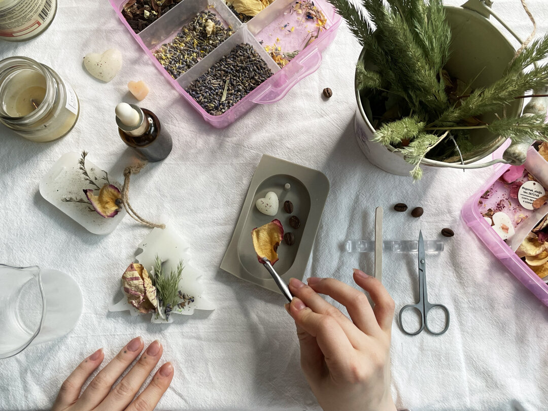 Творческий мастер-класс по изготовлению свечи в банке и аромасаше