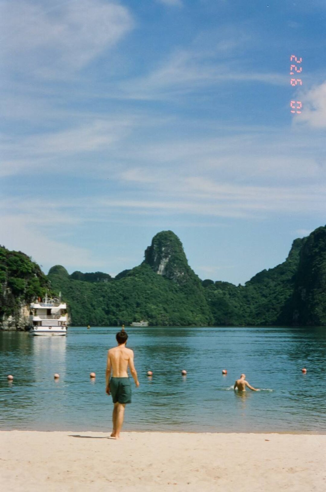 Остров им. Германа Титова, Ха Лонг, Вьетнам