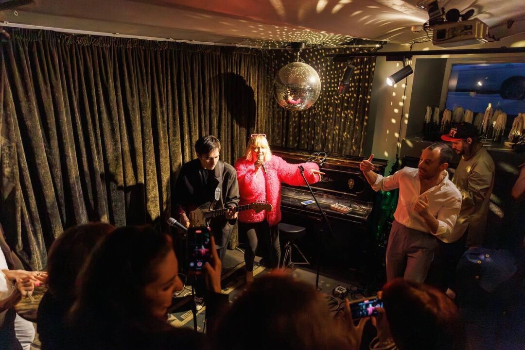 Зал кабаре "Шум"