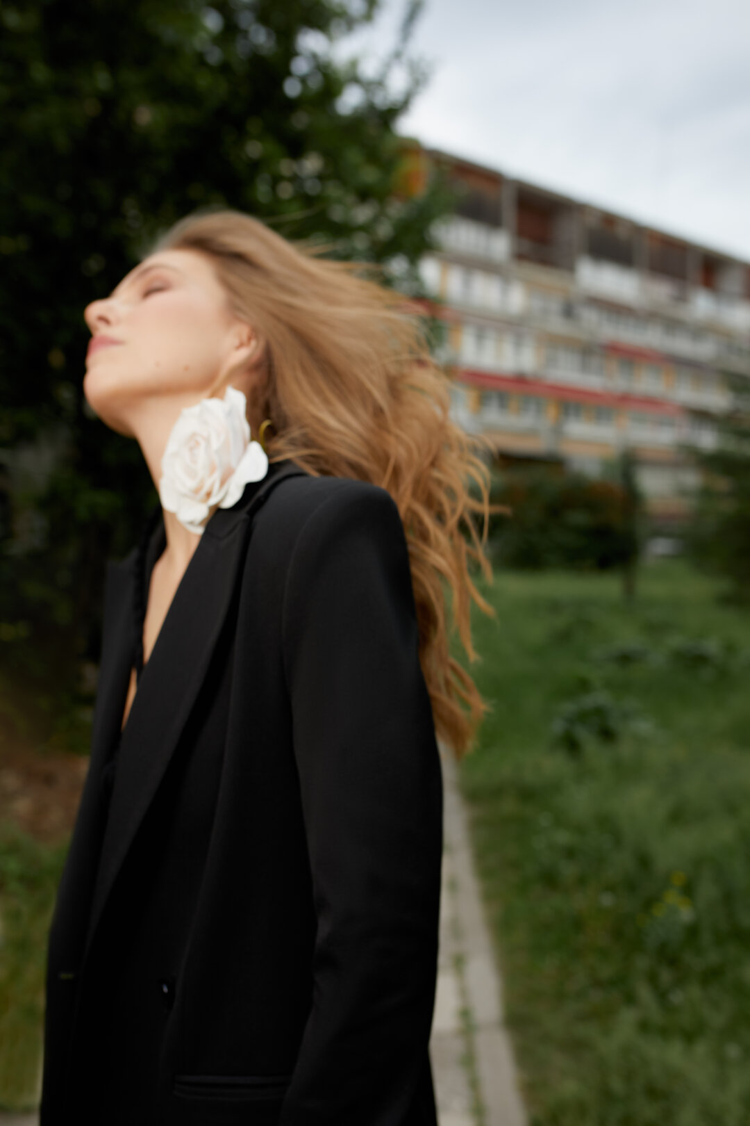 Пальто Yulia Wave, платье Magda Butrym