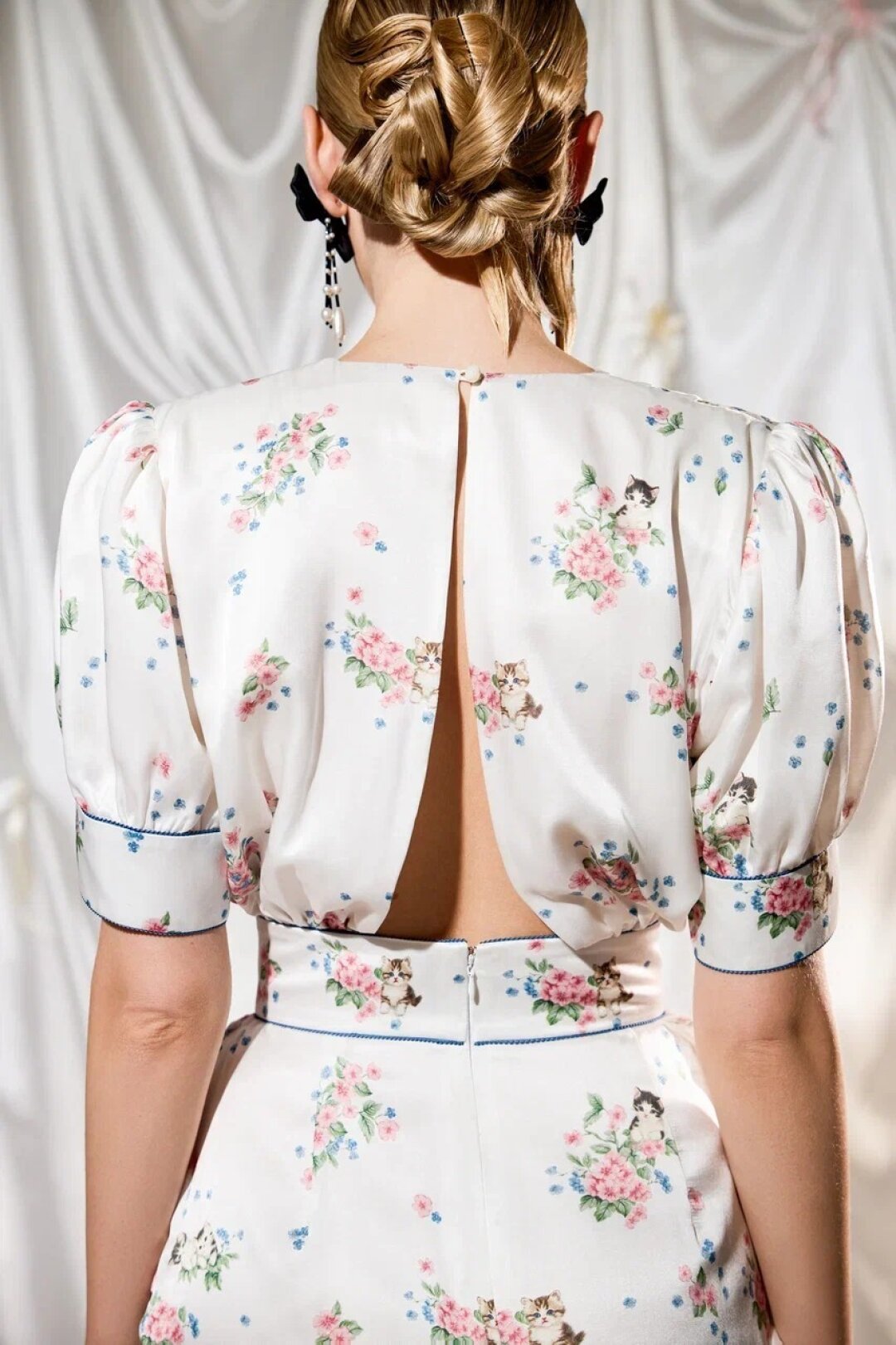 Платье Meowshka, 185 000 руб.