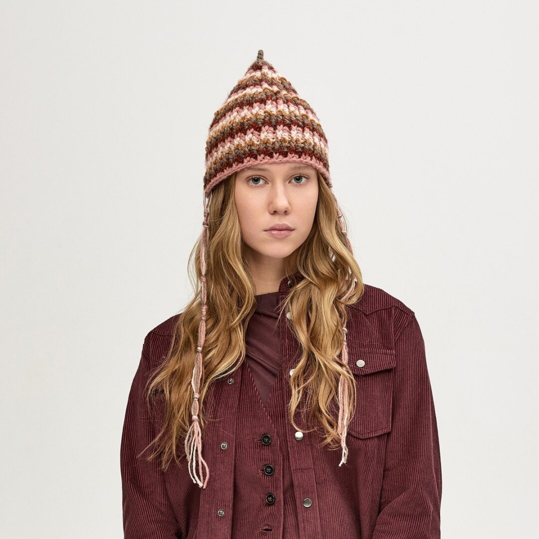 Шапка aºt't'', 3 500 руб.