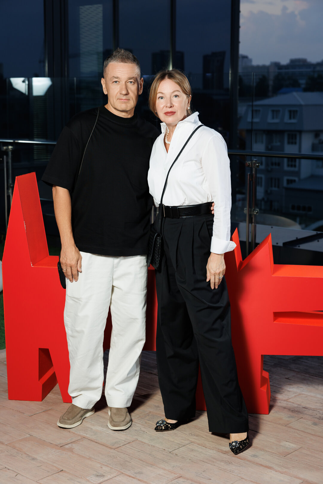 Порно хатшы темекі шегуге шықты, ал оның әріптесі ВКонтакте желісінде оны есектен сиқытты. Монро аз порно