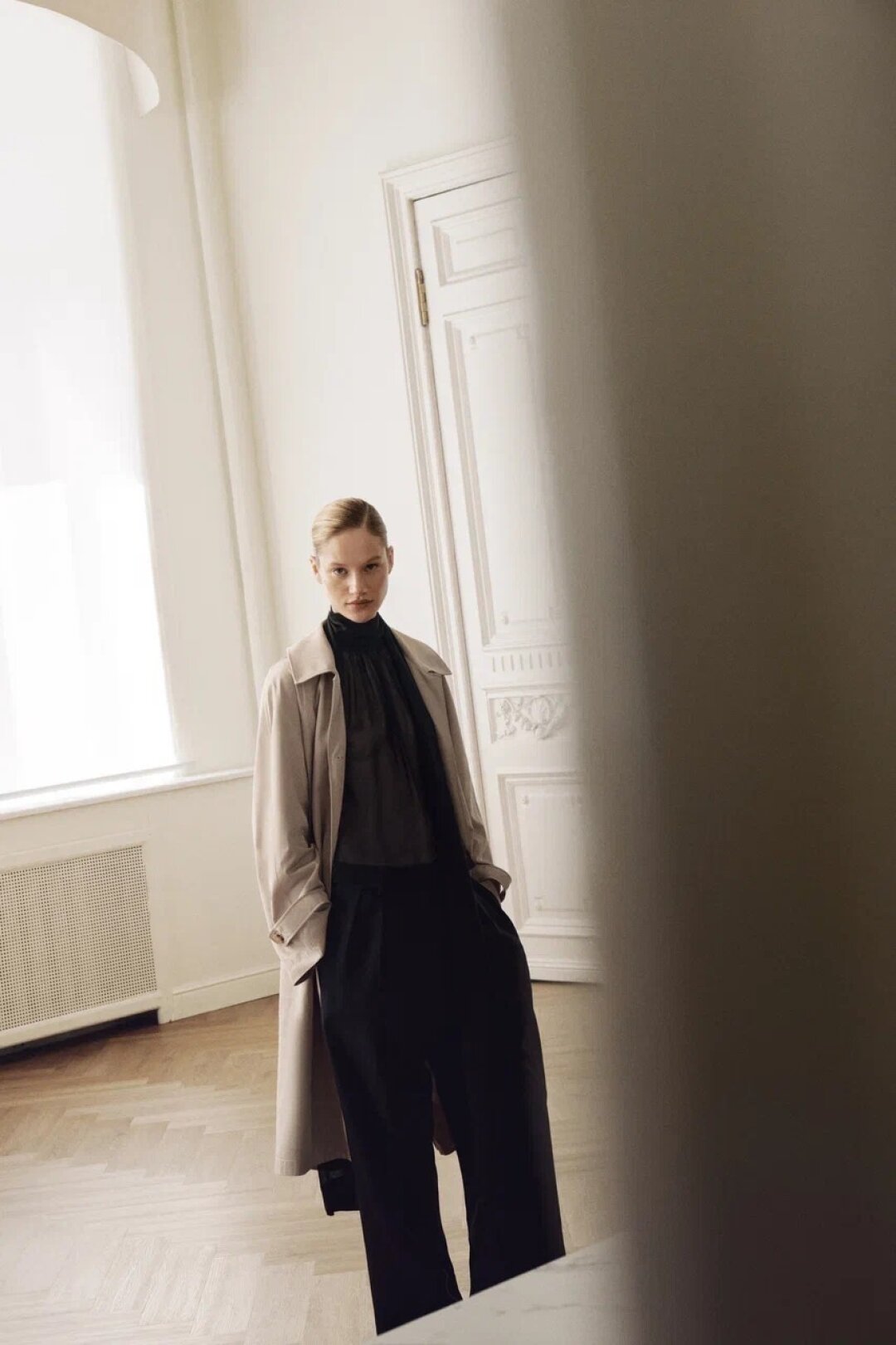 Плащ Rockabi, 45 000 руб.