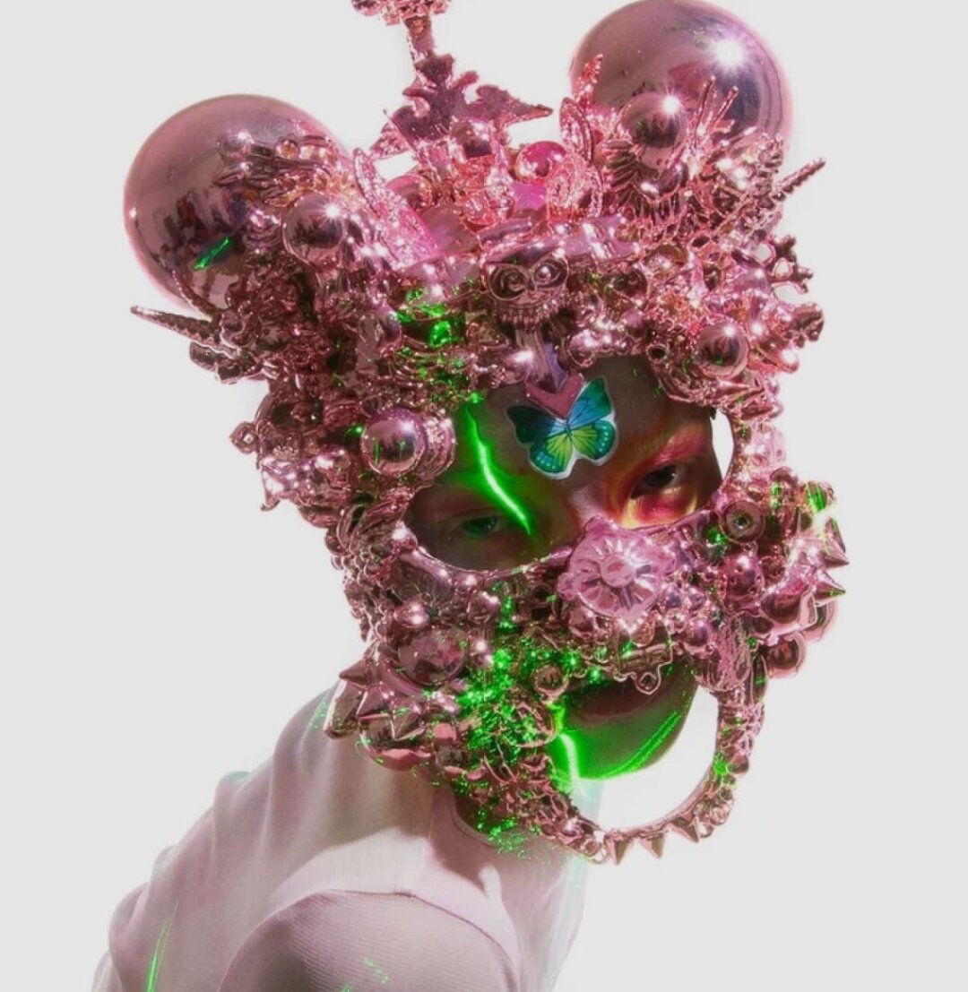 Маска Дмитрия Шабалина для съемки Vouge Italy 2021