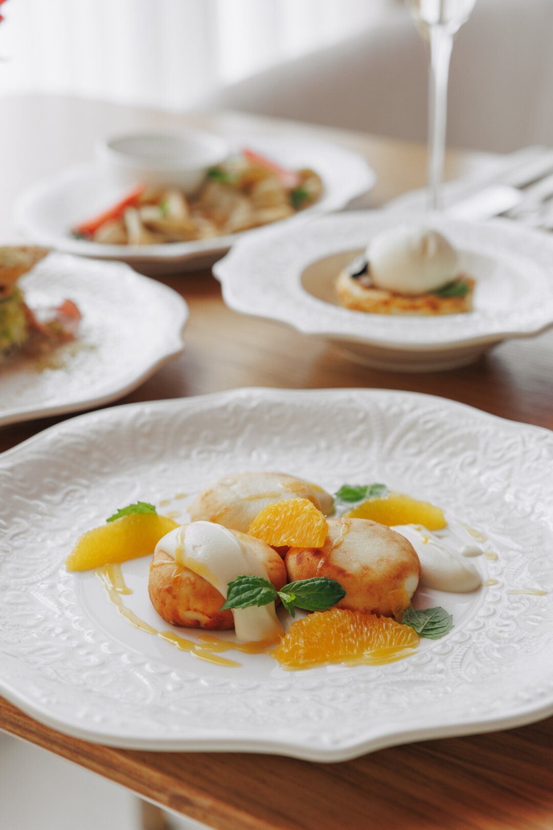 Сырники с апельсином и сырным муссом
