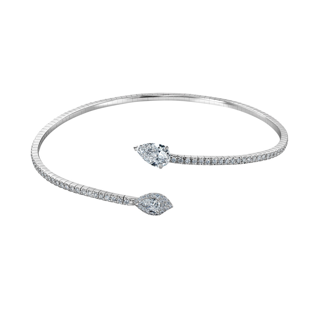 Пауэр-колье — «ветка» с двумя бриллиантовыми лепестками весом в 5 и в 1,5 (плюс паве по контуру!) карата