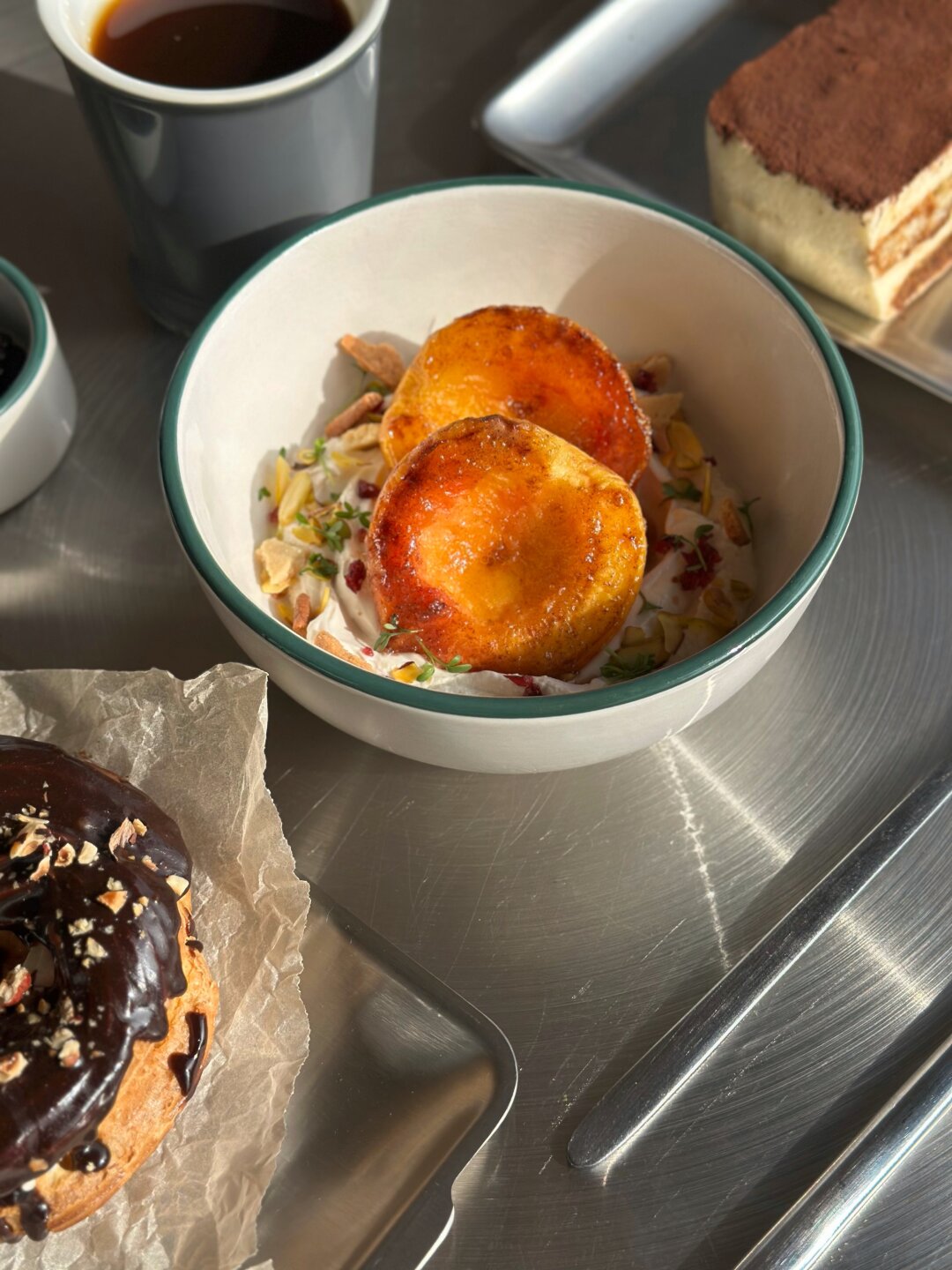 Запеченные персики с каймаком, 390 рублей