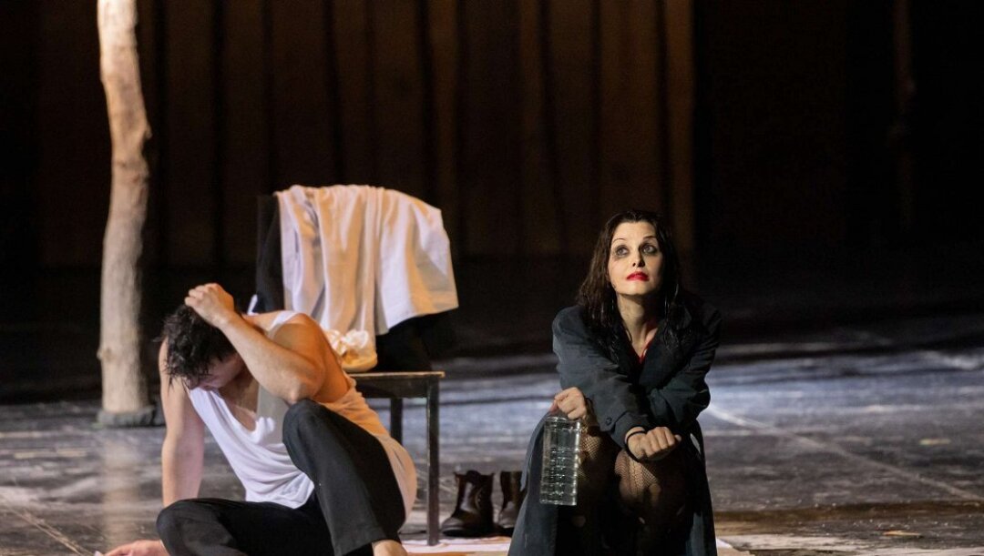 Спектакль в кино TheatreHD: «Добрый человек из Сезуана»