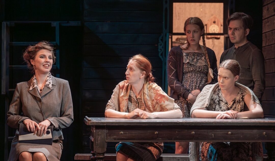 Спектакль «Любовь и голуби»