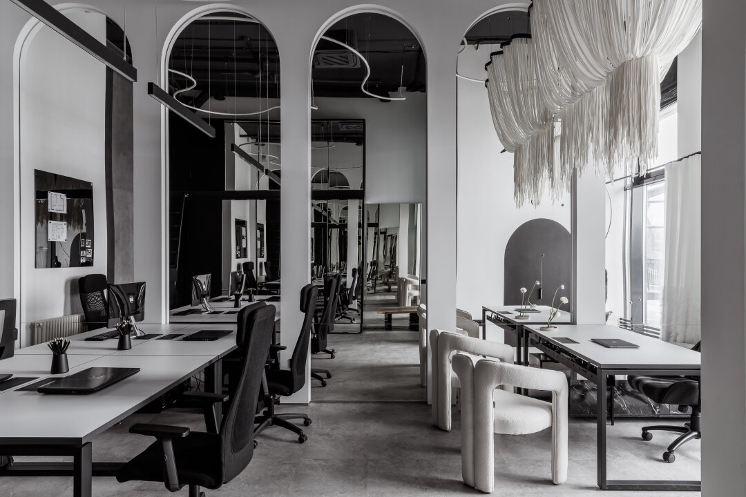 Черно-белые оттенки в интерьере – та самая лаконичность и одновременно глубина