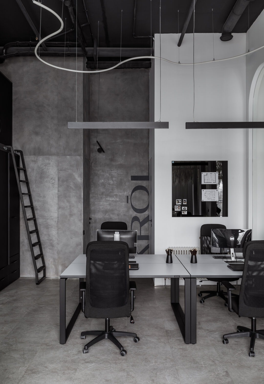 Гармония творчества и удобства: стильное рабочее место, чтобы вдохновлять на новые идеи