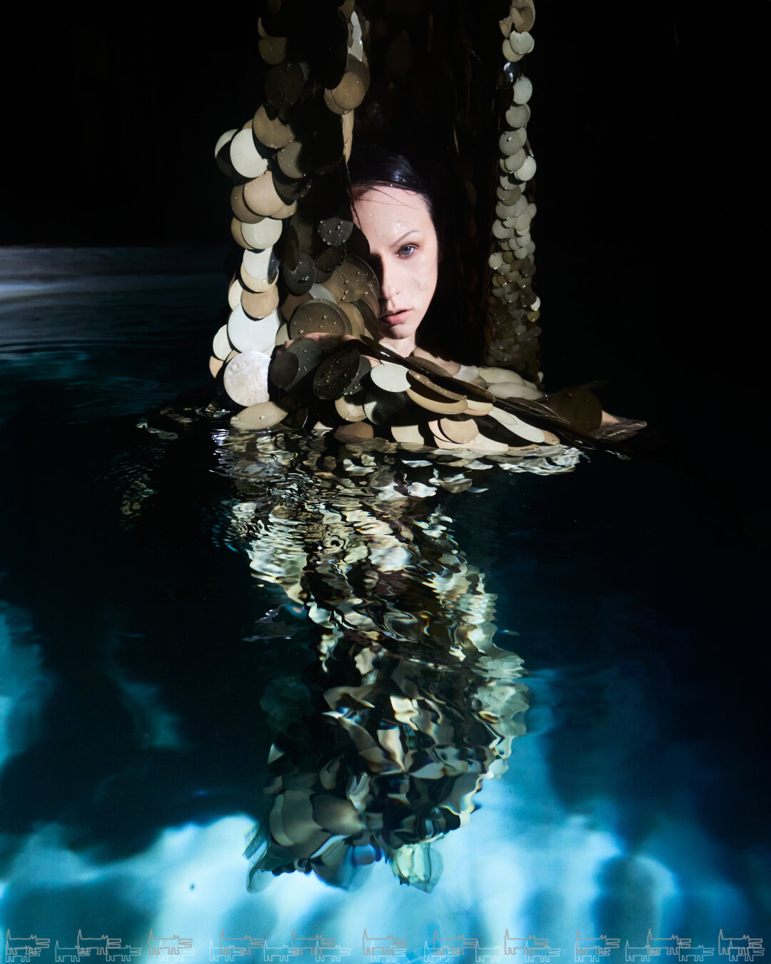 На Кате: кейп в пайетках HUÉ BY IDERA