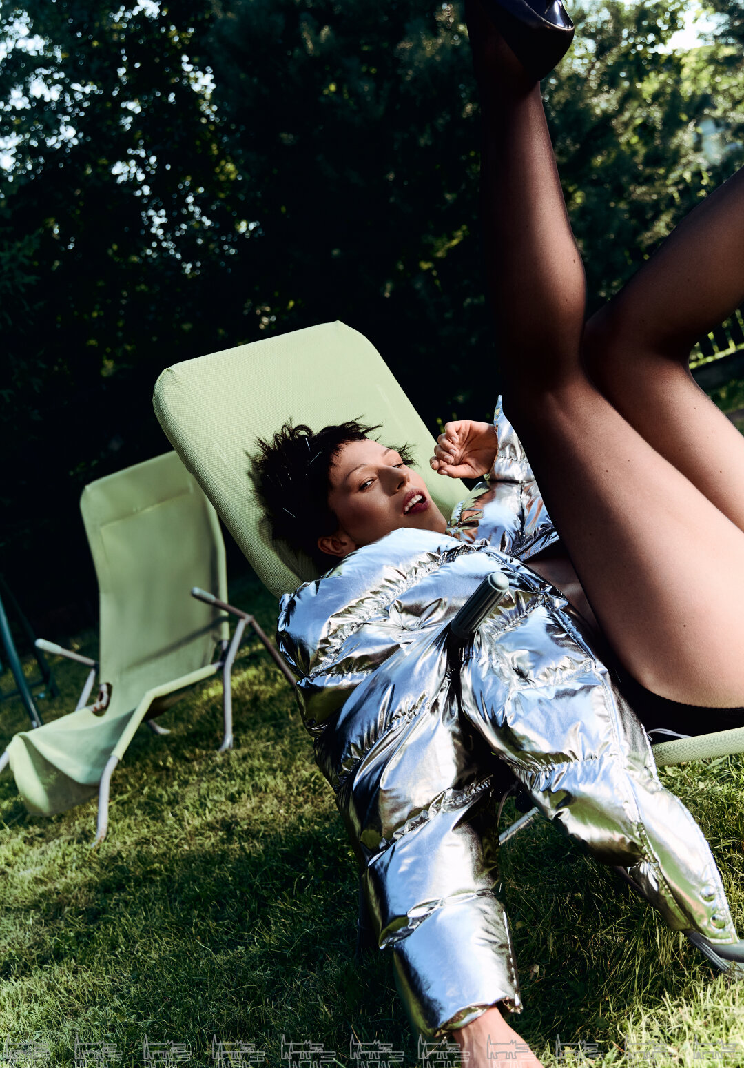 На Кате: пуховик VETEMENTS, туфли ENFANTS RICHES DEPRIMES (все — SV77, Ultima Яндекс Маркет)