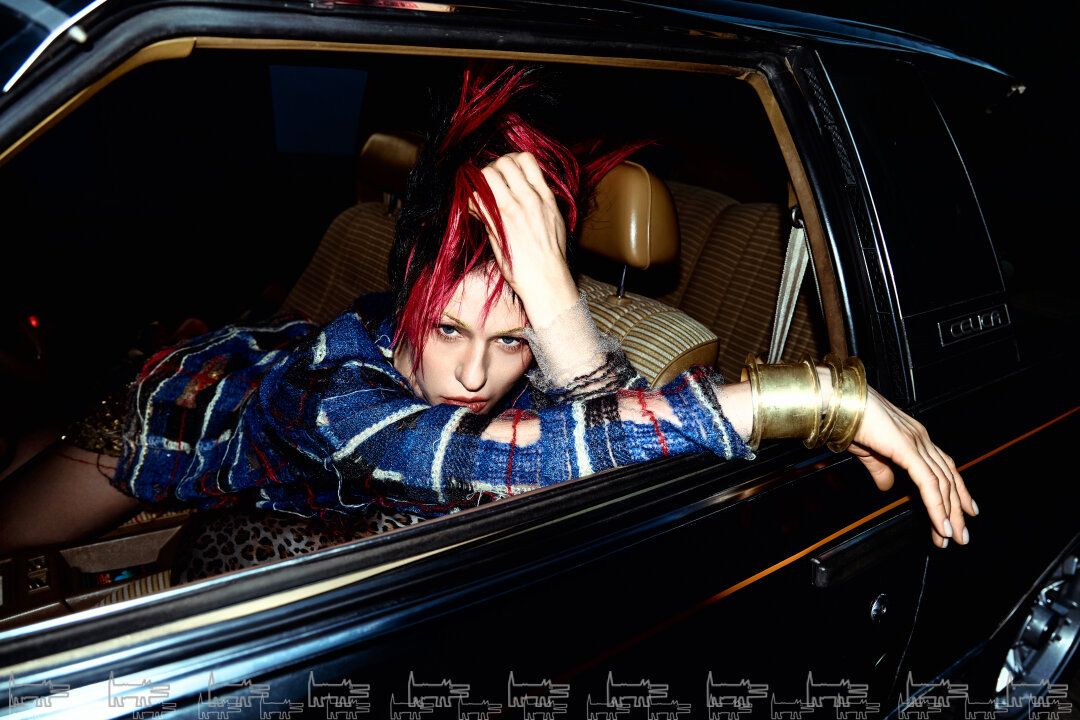 На Кате: кардиган MAISON MARGIELA, SV77, Ultima Яндекс Маркет, браслеты PARTS OF FOUR