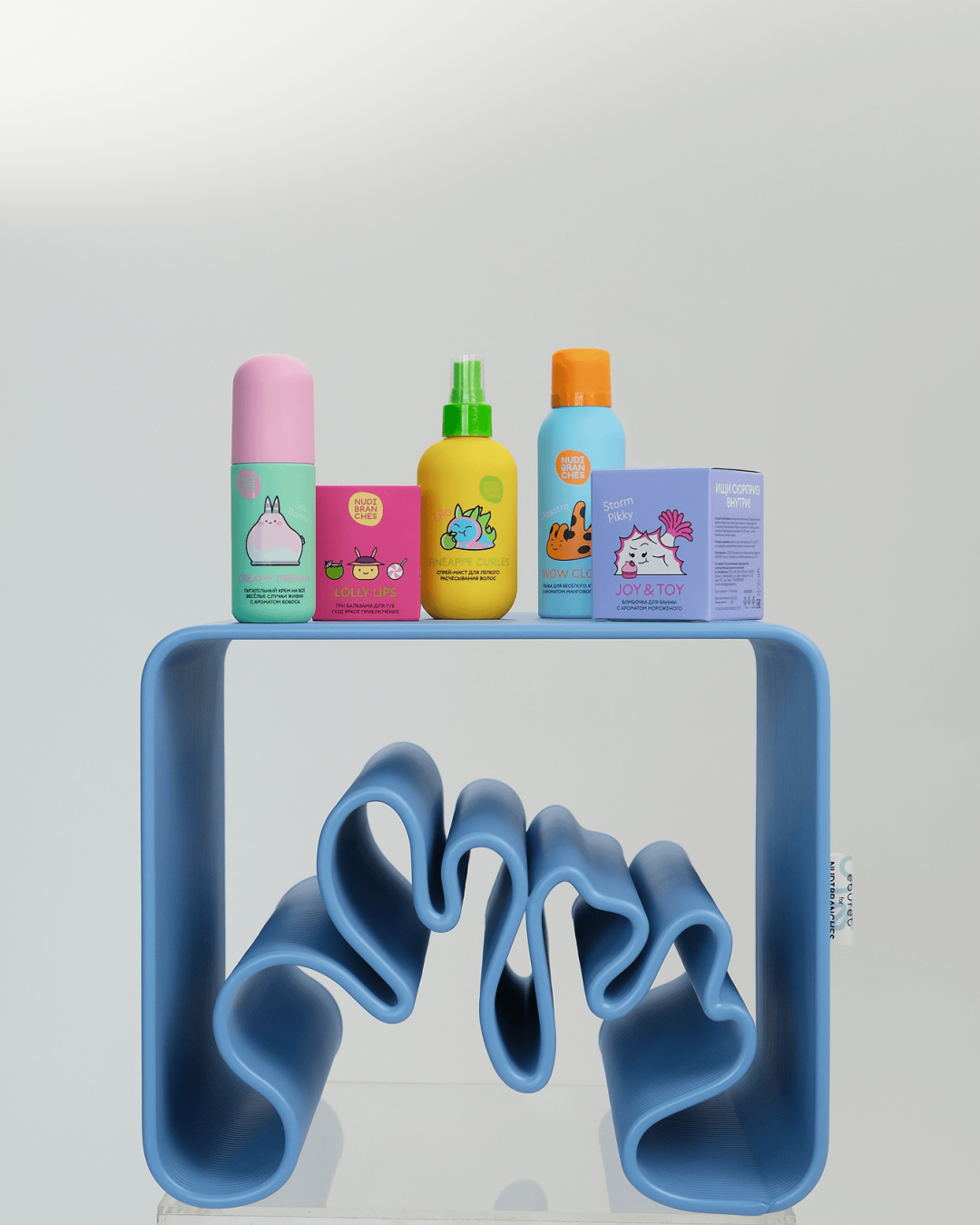 Табурет-столик Eburet x NUDIBRANCHES, 27 000 руб.